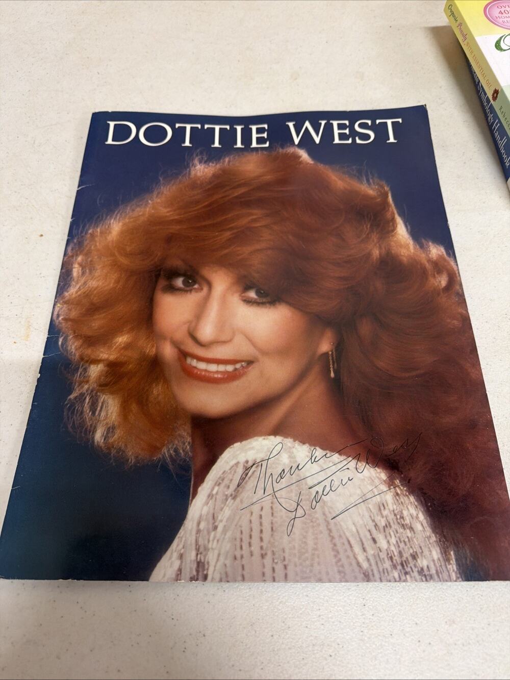 DOTTIE WEST Autographed 11"x14" Souvenir Concert Program Book 1980